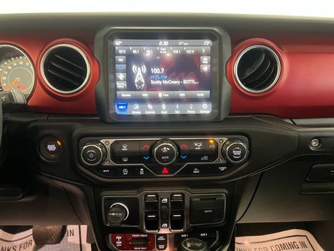 Used 2023 Jeep Wrangler Unlimited Rubicon image 12