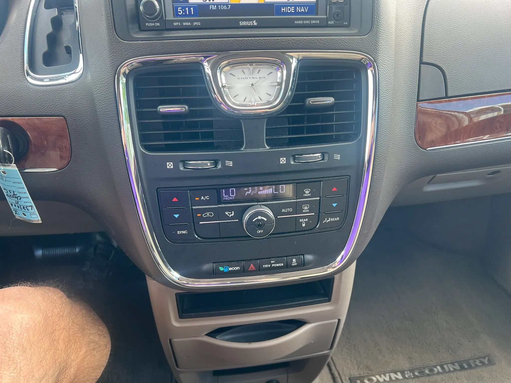 Used 2011 Chrysler Town & Country Touring w/ Trailer Tow Group FWD image 12