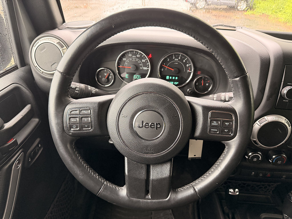 Used 2017 Jeep Wrangler Unlimited Rubicon w/ Connectivity Group AWD/4WD image 16