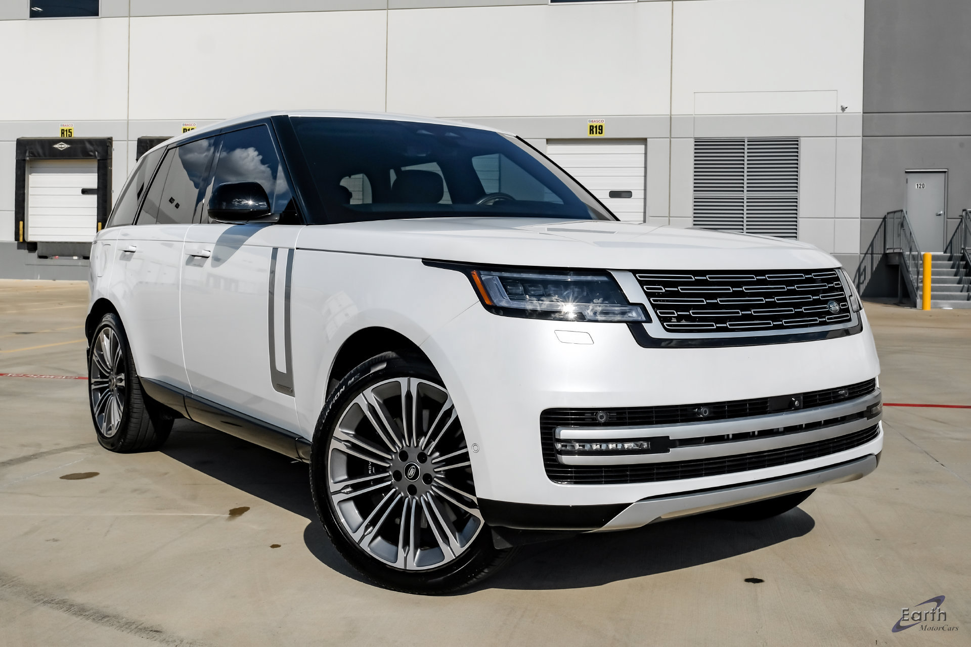 Used 2025 Land Rover Range Rover Autobiography AWD/4WD image 18