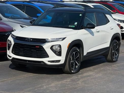 Used 2023 Chevrolet TrailBlazer RS w/ Sun and Liftgate Package AWD/4WD image 3