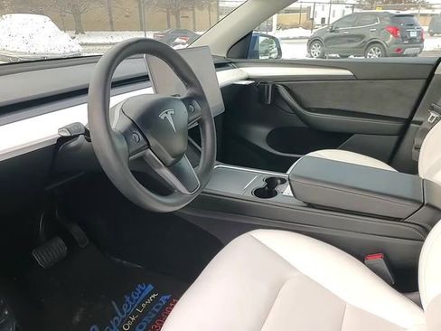 Used 2022 Tesla Model Y Long Range image 9