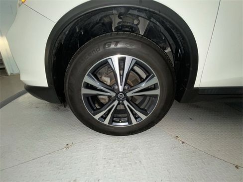 Used 2020 Nissan Rogue SV w/ Premium Package image 10