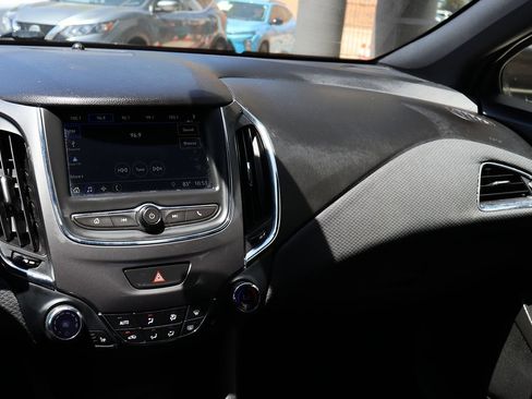 Used 2019 Chevrolet Cruze LT w/ Convenience Package FWD image 43