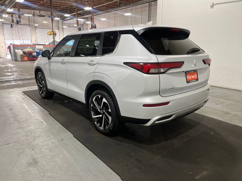 Used 2024 Mitsubishi Outlander SE image 34