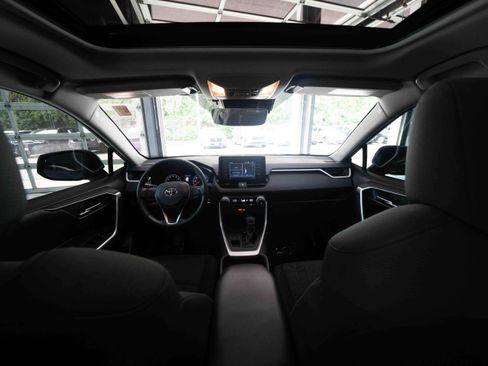 Used 2021 Toyota RAV4 XLE w/ Convenience Package AWD/4WD image 19
