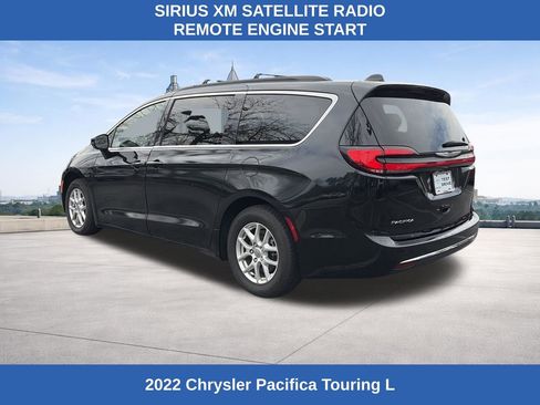 Used 2022 Chrysler Pacifica Touring-L FWD image 3