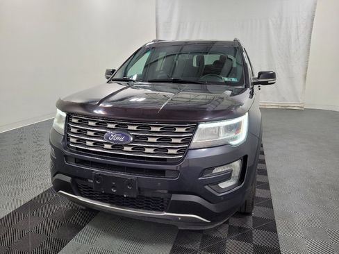 Used 2017 Ford Explorer XLT w/ Equipment Group 202A AWD/4WD image 15