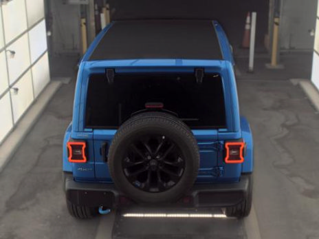Used 2023 Jeep Wrangler Unlimited Sahara w/ Cold Weather Group AWD/4WD image 5