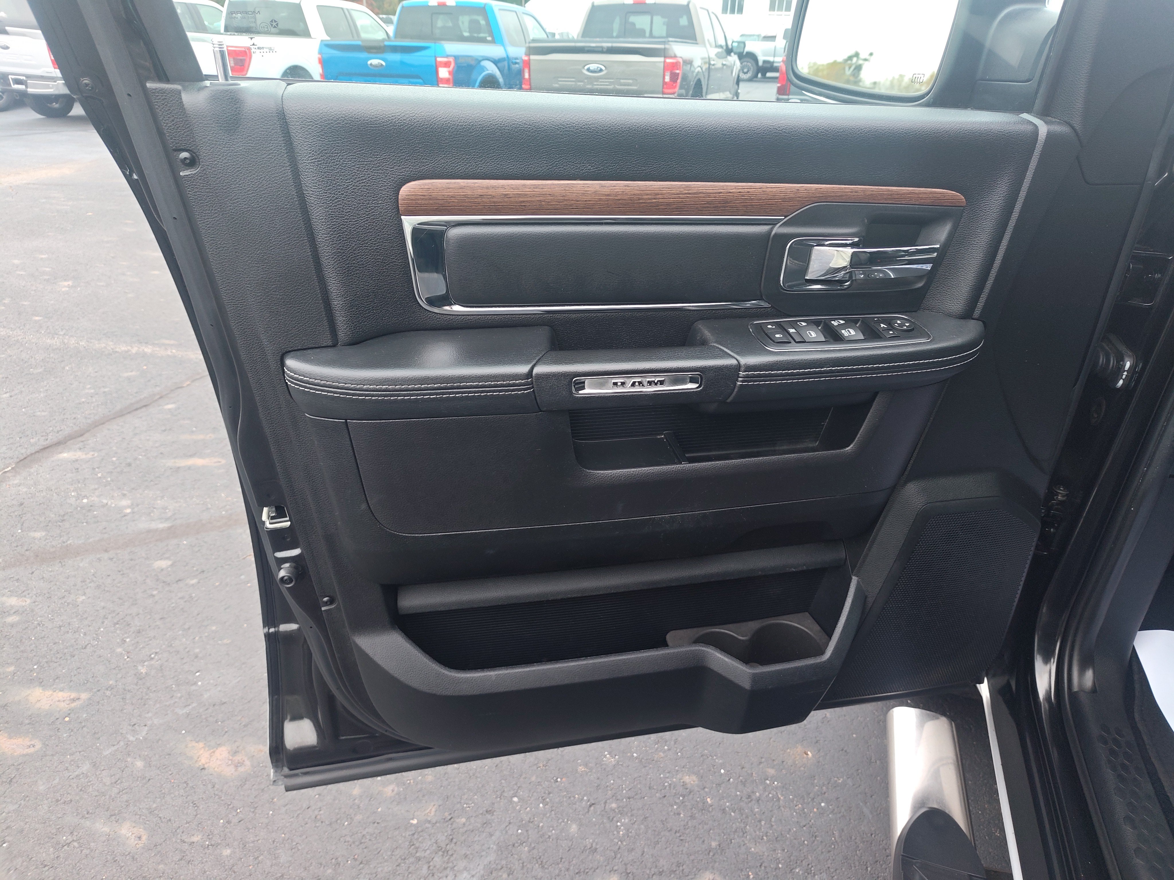Used 2016 RAM 1500 Laramie w/ Convenience Group AWD/4WD image 17