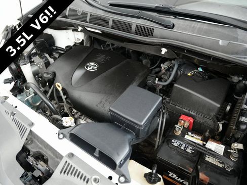 Used 2019 Toyota Sienna Limited Premium image 61