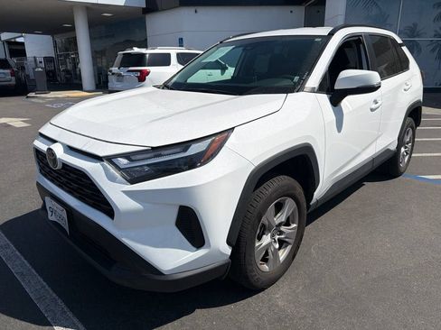 Used 2025 Toyota RAV4 XLE AWD/4WD image 2