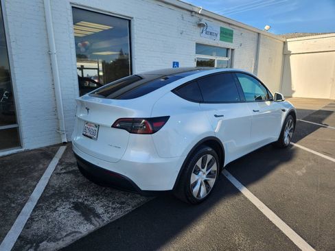 Used 2022 Tesla Model Y Long Range AWD/4WD image 5