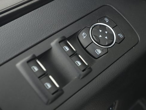 Used 2017 Ford F150 Platinum w/ Equipment Group 701A Luxury image 11