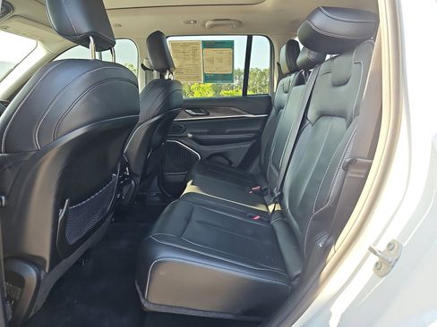 Used 2022 Jeep Grand Cherokee Limited w/ Trailer Tow Prep Group (B) image 15