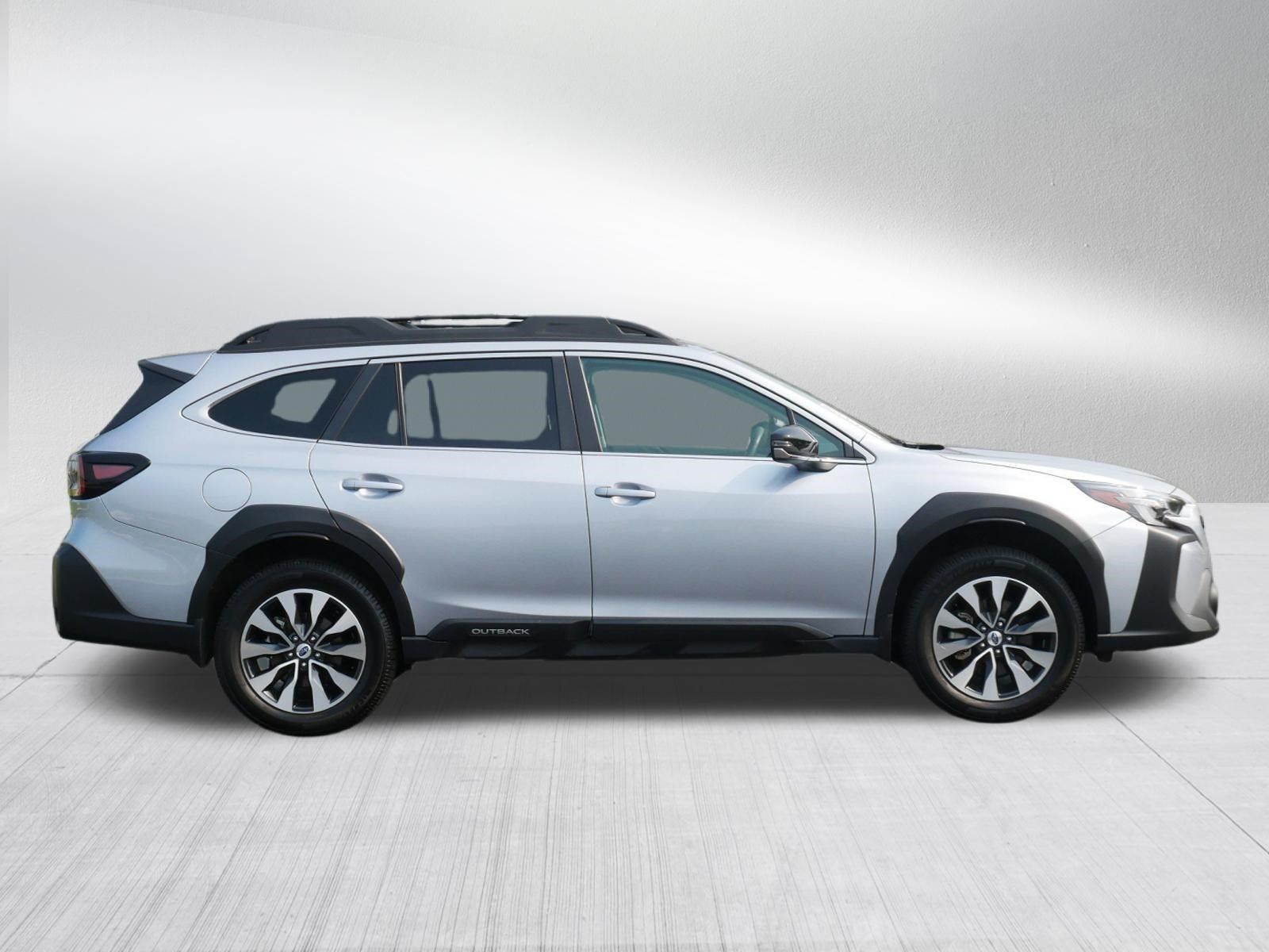 Used 2025 Subaru Outback Limited AWD/4WD image 6