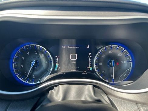 Certified 2024 Chrysler Pacifica Touring-L FWD image 24