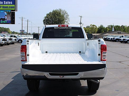 Used 2024 RAM 2500 Tradesman w/ Chrome Appearance Group AWD/4WD image 12