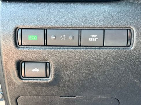 Used 2022 Nissan Sentra SR w/ Electronics Package FWD image 15