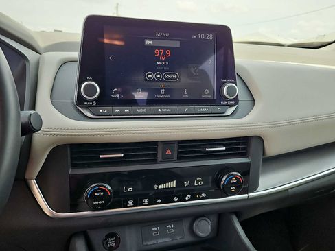 Used 2025 Nissan Rogue SV FWD image 20