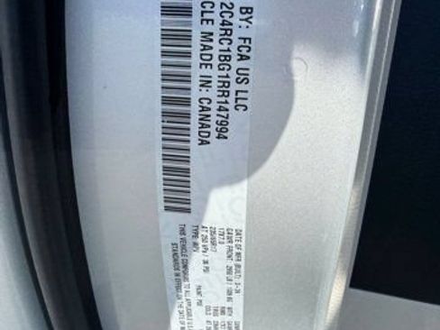 Certified 2024 Chrysler Pacifica Touring-L FWD image 18
