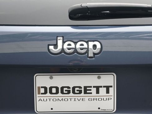 Used 2021 Jeep Grand Cherokee Limited image 16