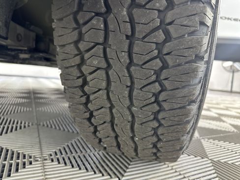 Used 2022 Jeep Cherokee Trailhawk image 12