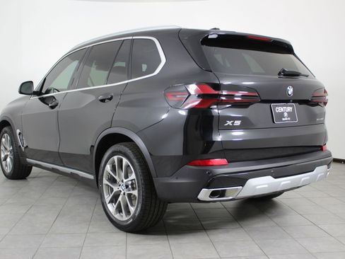 New 2026 BMW X5 sDrive40i w/ Premium Package image 3