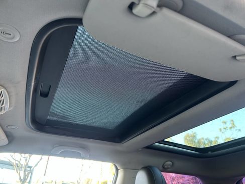 Used 2019 MINI Cooper 2-Door Hardtop image 12