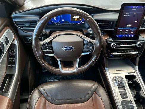 Used 2021 Ford Explorer King Ranch w/ Premium Technology Package image 16