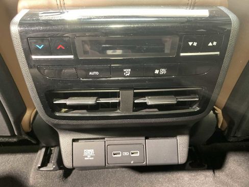 Used 2023 Acura MDX SH-AWD w/ Technology Package image 25