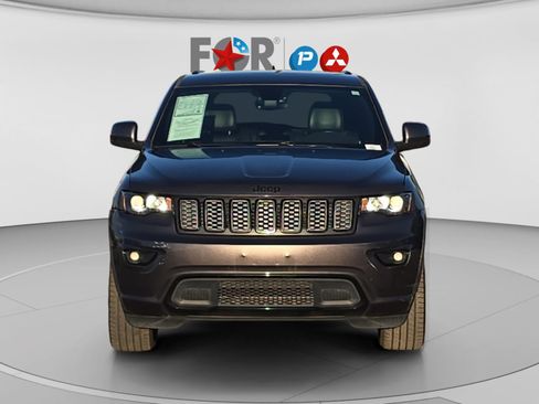 Used 2018 Jeep Grand Cherokee Altitude RWD image 8