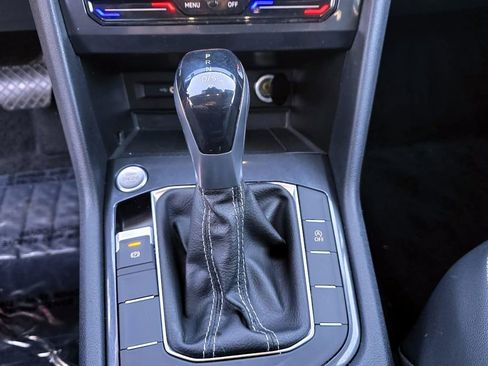 Certified 2022 Volkswagen Tiguan SE image 17