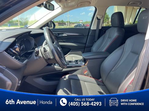 Used 2023 Buick Envision Essence w/ Sport Touring Package FWD image 11