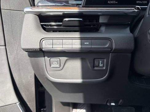 Used 2023 Cadillac Escalade ESV Premium Luxury image 34