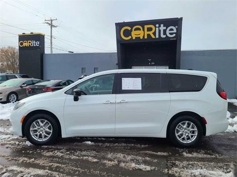 Used 2024 Chrysler Voyager LX image 9