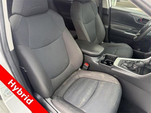 Used 2022 Toyota RAV4 LE image 11