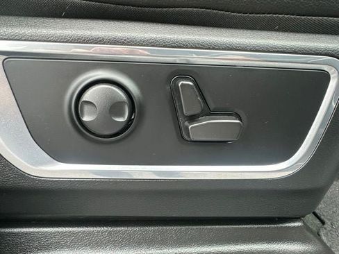 Used 2024 RAM 1500 Laramie AWD/4WD image 11