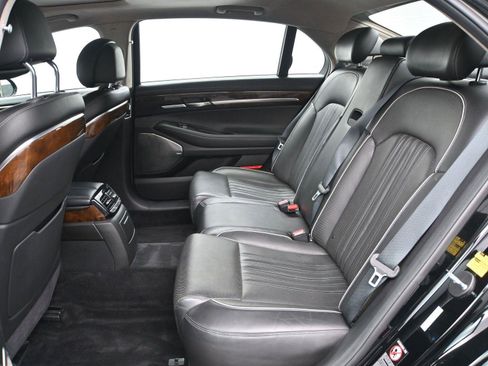 Used 2017 Genesis G90 3.3T Premium image 10