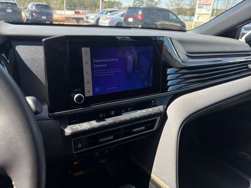 Used 2025 Toyota Camry SE image 26