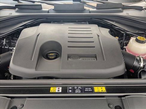 New 2025 Land Rover Range Rover Long Wheelbase SE image 18