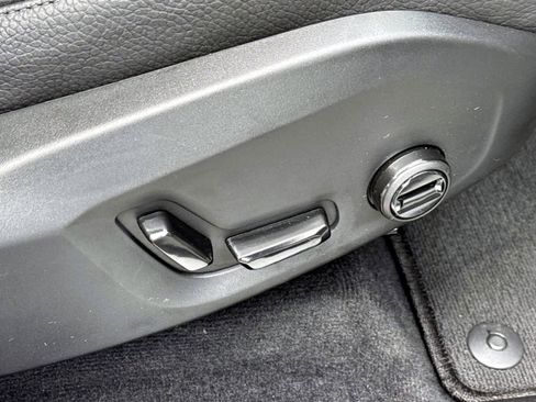 Used 2025 Volvo XC60 B5 Plus image 11