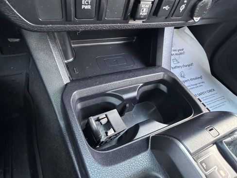 Used 2023 Toyota Tacoma TRD Sport AWD/4WD image 36