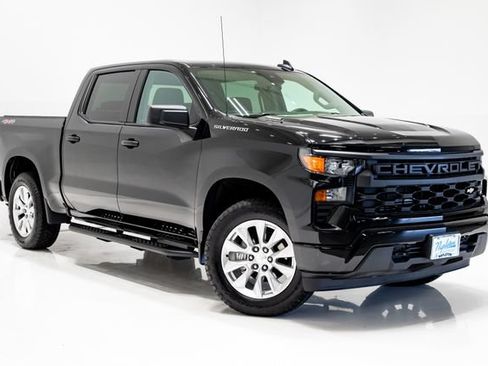 Used 2025 Chevrolet Silverado 1500 Custom w/ LPO, Dark Essentials Package AWD/4WD image 5