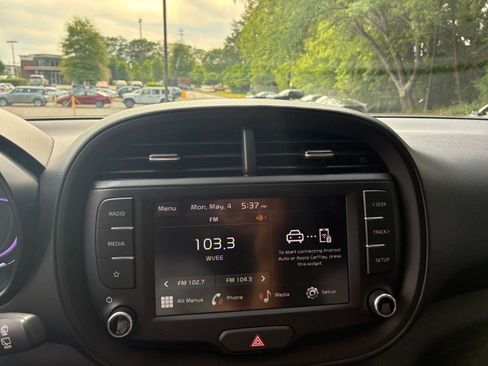 Used 2025 Kia Soul LX w/ LX Technology Package FWD image 22