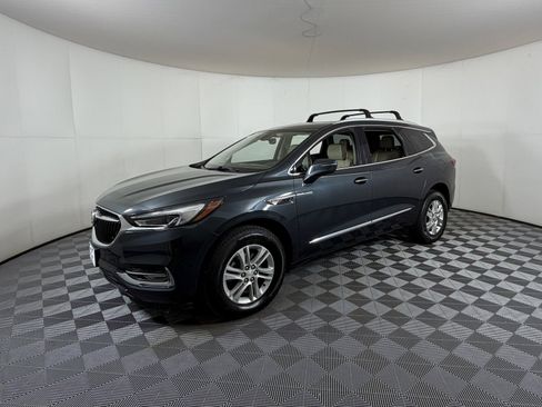Used 2018 Buick Enclave Essence image 2