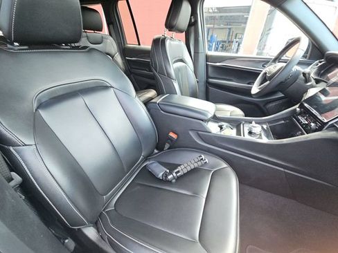 Used 2024 Jeep Grand Cherokee Limited AWD/4WD image 31