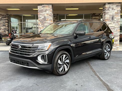 Used 2024 Volkswagen Atlas SE w/ Panoramic Sunroof Package FWD image 1
