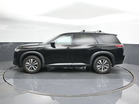 Used 2024 Nissan Pathfinder SL FWD image 2