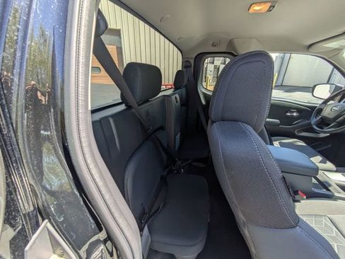 Used 2025 Nissan Frontier SV AWD/4WD image 32
